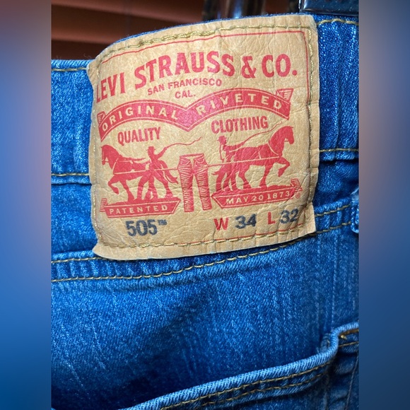 Levi Strauss & Company 505 blue jeans, 34 W and 32 L - Picture 4 of 9